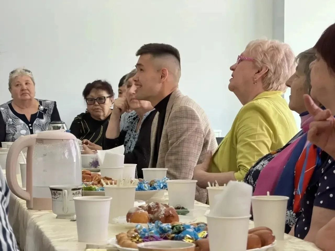 Глава минспорта Алтая встретился с клубом активного долголетия