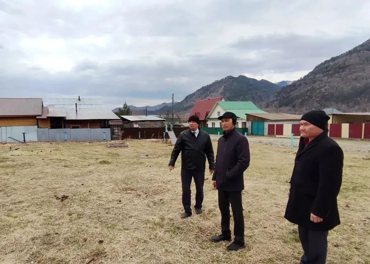 Продолжается благоустройство Чемала, сообщил глава района Айдар Елеков Продолжается благоустройство Чемала, сообщил глава района Айдар Елеков