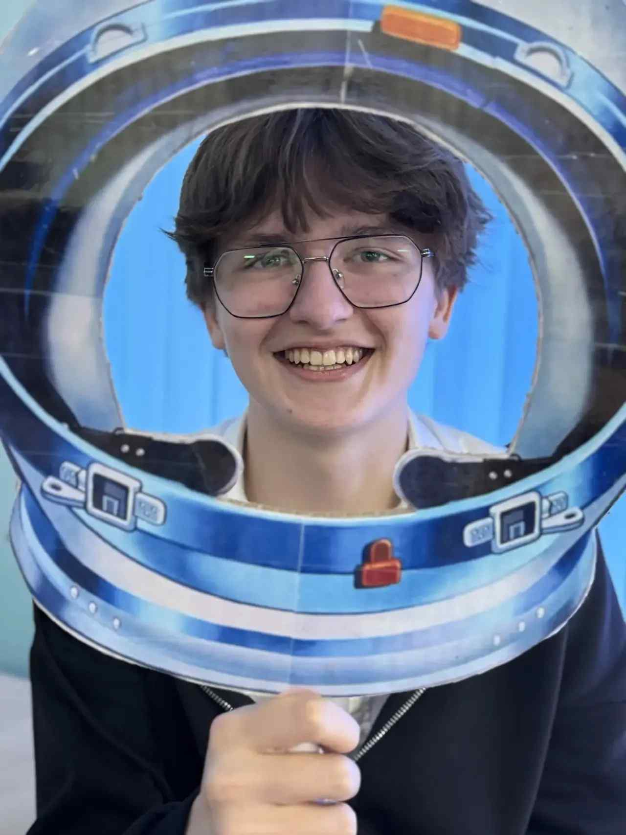 «Улыбка Гагарина»: школьники Горно-Алтайска примерили легендарную улыбку первого космонавта «Улыбка Гагарина»: школьники Горно-Алтайска примерили легендарную улыбку первого космонавта