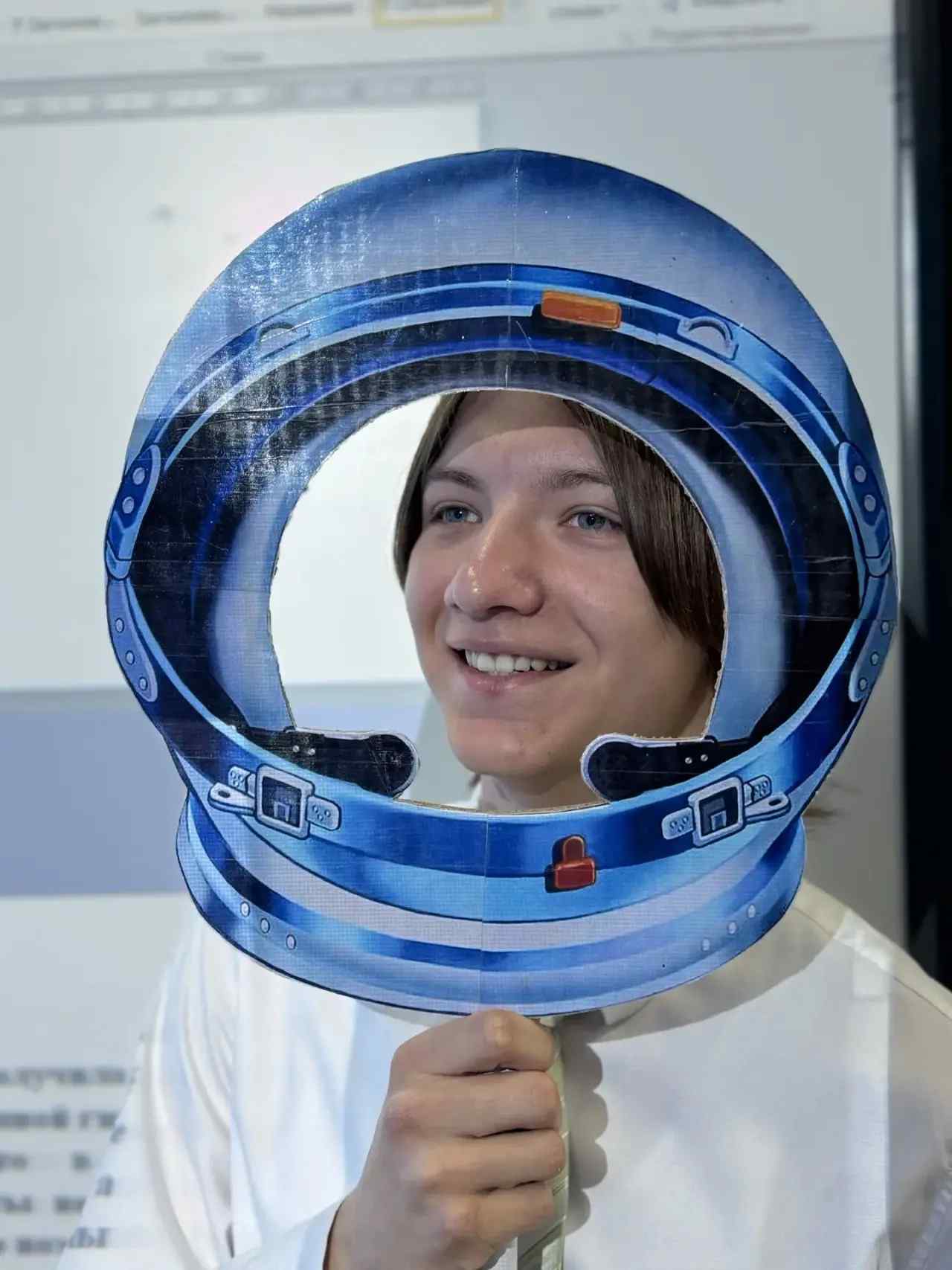 «Улыбка Гагарина»: школьники Горно-Алтайска примерили легендарную улыбку первого космонавта