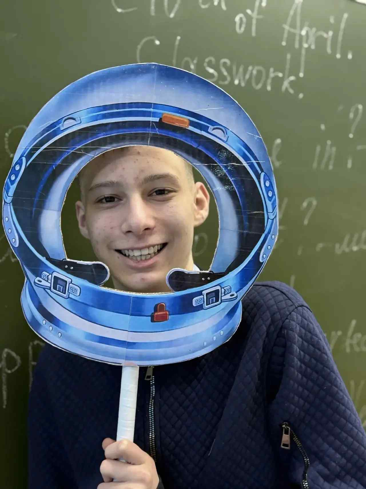 «Улыбка Гагарина»: школьники Горно-Алтайска примерили легендарную улыбку первого космонавта «Улыбка Гагарина»: школьники Горно-Алтайска примерили легендарную улыбку первого космонавта