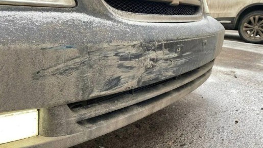 От подписчика. Я не пойму, кому-то заняться нечем!?Ходят по Майме и срывают номера с машин! В ночь вырвали вместе с рамкой номер на автомобиле! Заявление написал