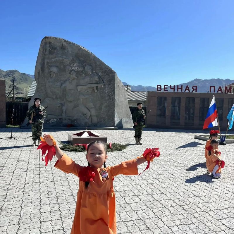 «Весна Победы» - так назывался фестиваль детского творчества, который провели в Онгудае у Мемориала Славы в преддверии 9 Мая «Весна Победы» - так назывался фестиваль детского творчества, который провели в Онгудае у Мемориала Славы в преддверии 9 Мая
