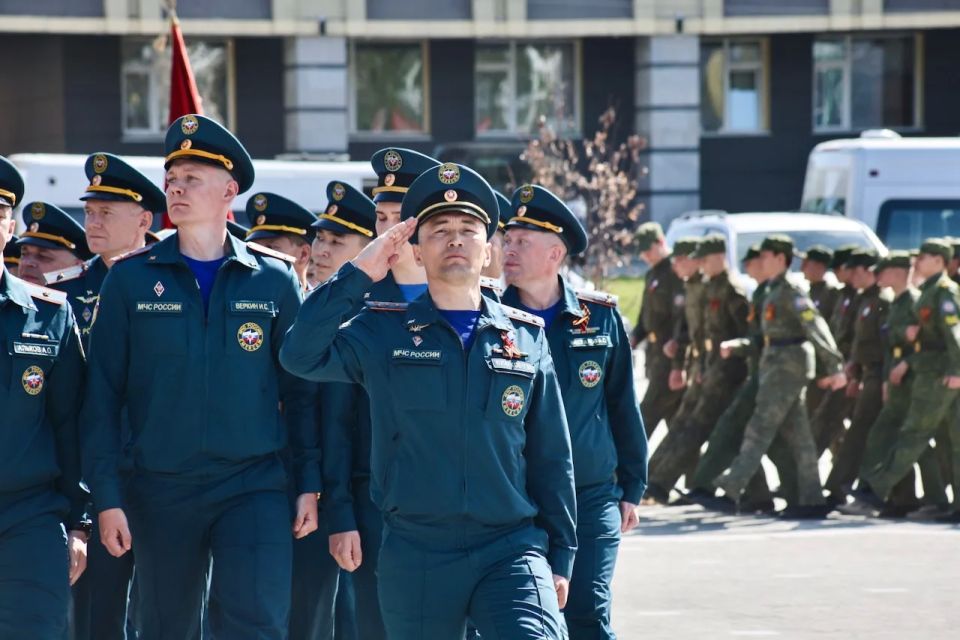 В Горно-Алтайске проходят репетиции парада Победы В Горно-Алтайске проходят репетиции парада Победы