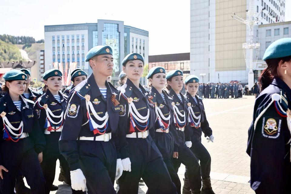 В Горно-Алтайске проходят репетиции парада Победы В Горно-Алтайске проходят репетиции парада Победы