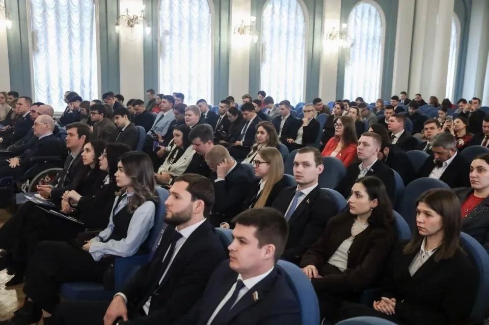Председатель Молодежного парламента РА Алёна Казанцева приняла участие в торжественном заседании XI Молодежного парламента при Госдуме РФ Председатель Молодежного парламента РА Алёна Казанцева приняла участие в торжественном заседании XI Молодежного парламента при Госдуме РФ