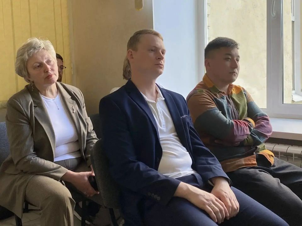 Александр Суразов и Петр Громов передали в Майминскую детскую школу искусств новые алтайские народные инструменты Александр Суразов и Петр Громов передали в Майминскую детскую школу искусств новые алтайские народные инструменты