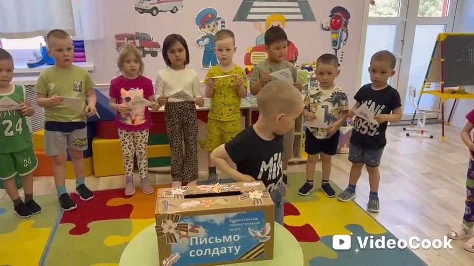 В Чемале малыши из группы «Росинки» детского сада «Лисёнок» собрали гуманитарную помощь для наших земляков-военнослужащих (с помощью родителей, разумеется)