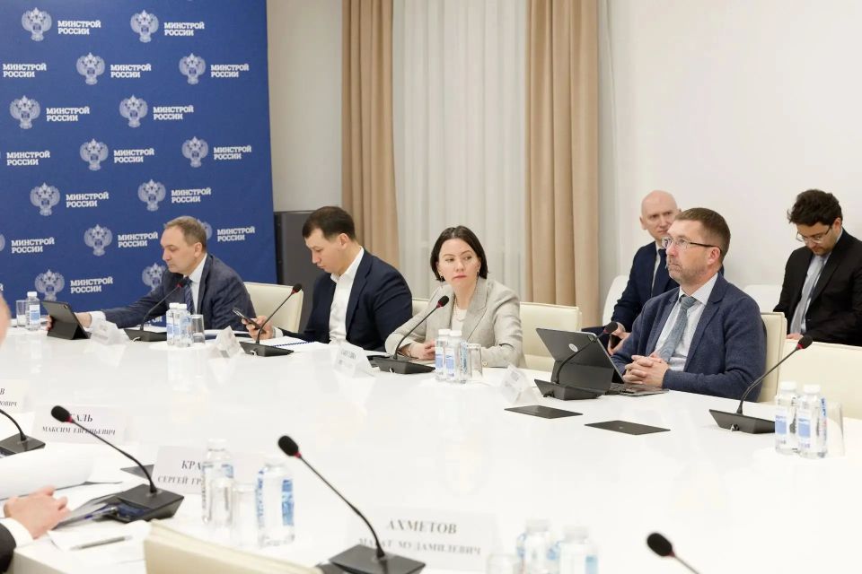 На штабе Правкомиссии по региональному развитию обсудили вопросы жилищного строительства, восстановления прав пострадавших граждан – участников долевого строительства, дорожной деятельности, а также исполнения... На штабе Правкомиссии по региональному развитию обсудили вопросы жилищного строительства, восстановления прав пострадавших граждан – участников долевого строительства, дорожной деятельности, а также исполнения...