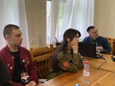 Александр Суразов и Амыр Аргамаков встретились со студентами Алтайского филиала РАНХиГС — участниками Весенней молодежной школы управления