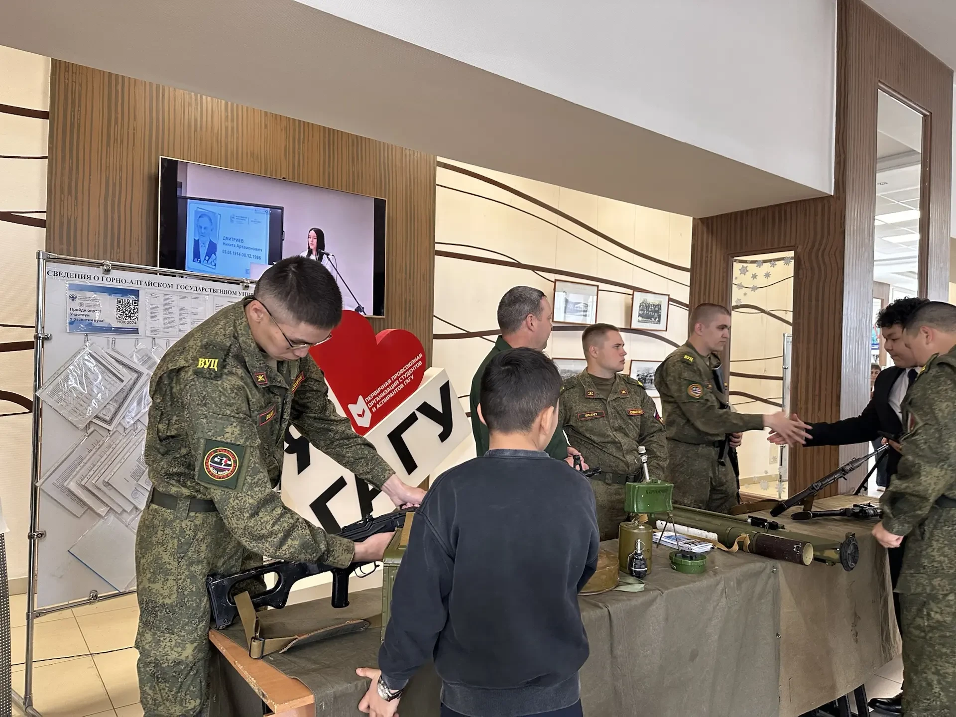 Прямо сейчас в Горно-Алтайском государственном университете проходит открытие патриотической акции «Вахта памяти» Прямо сейчас в Горно-Алтайском государственном университете проходит открытие патриотической акции «Вахта памяти»