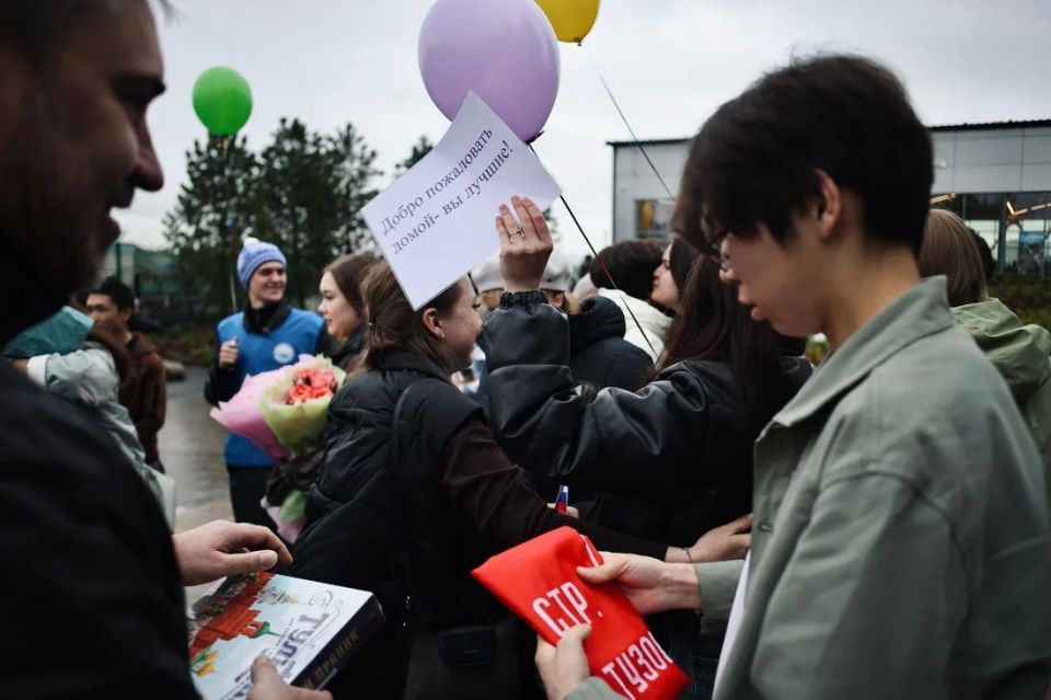 «В день было по 7-12 операций»: Третья группа студентов-медиков вернулась из ЛНР «В день было по 7-12 операций»: Третья группа студентов-медиков вернулась из ЛНР