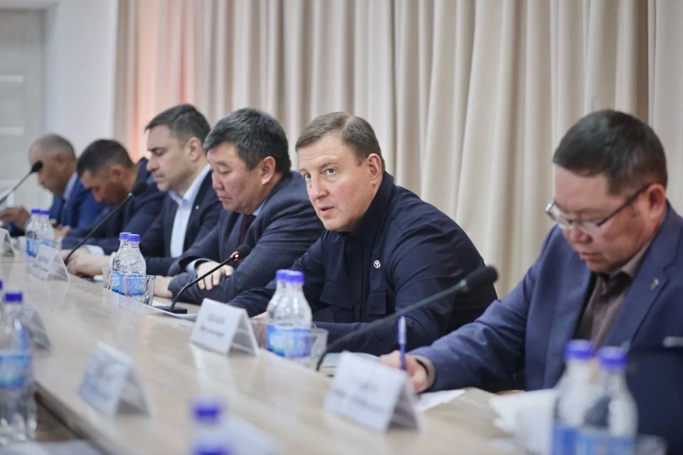 Андрей Турчак: С главами сельских поселений Кош-Агачского района обсудили тему вывоза мусора