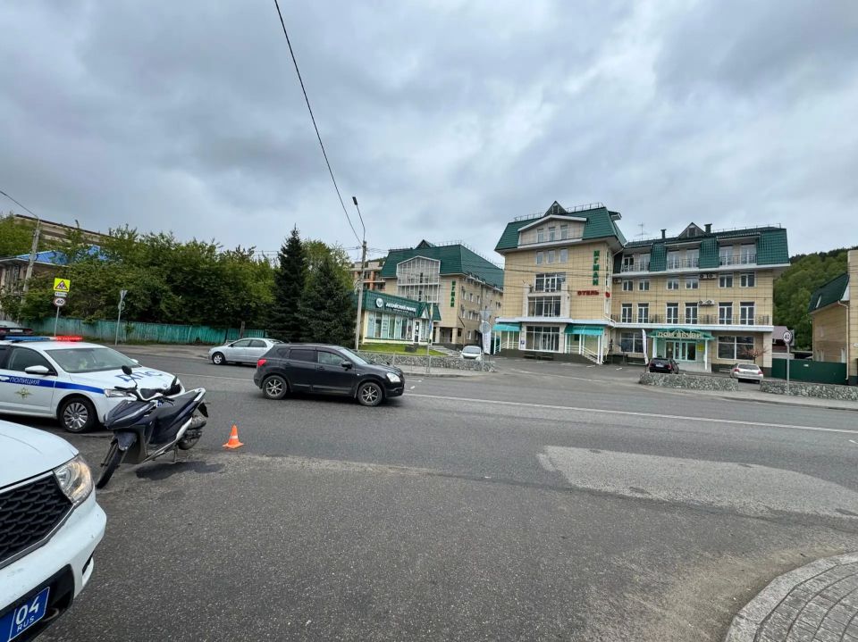 В Горно-Алтайске автоледи спровоцировала ДТП, в результате которого пострадал мотоциклист