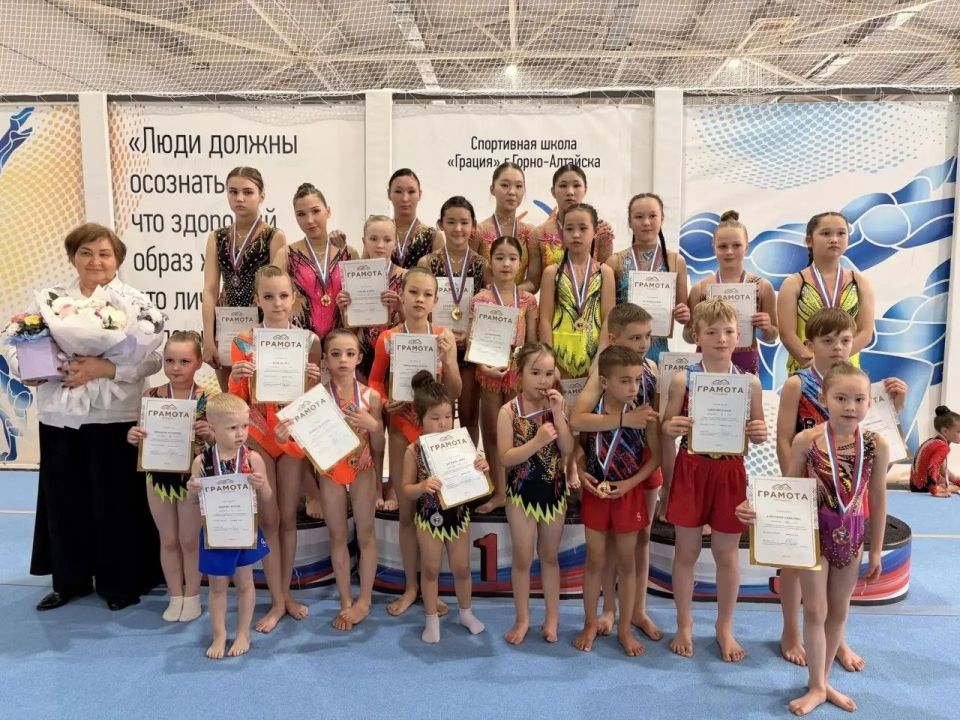 Первенство по спортивной акробатике, посвящённое Году единства народов России, прошло в столице региона Первенство по спортивной акробатике, посвящённое Году единства народов России, прошло в столице региона