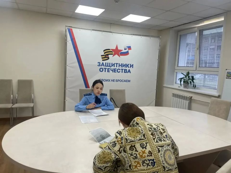 Прокуратурой города Горно-Алтайска продолжается проведение еженедельных приемов участников СВО и членов их семей в филиале фонда «Защитники Отечества»