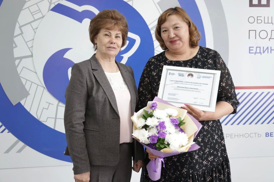 Сегодня в тёплой, почти семейной атмосфере состоялась церемония вручения сертификатов тем, кто прошёл обучение по программе «Школа поддержки для семей участников СВО „Жизнь после Победы“» Сегодня в тёплой, почти семейной атмосфере состоялась церемония вручения сертификатов тем, кто прошёл обучение по программе «Школа поддержки для семей участников СВО „Жизнь после Победы“»