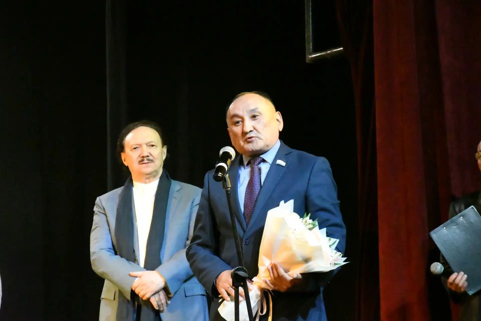 С 18 по 23 мая в Горно-Алтайске проходят «Большие гастроли» Театра Олонхо из Республики Саха (Якутия)