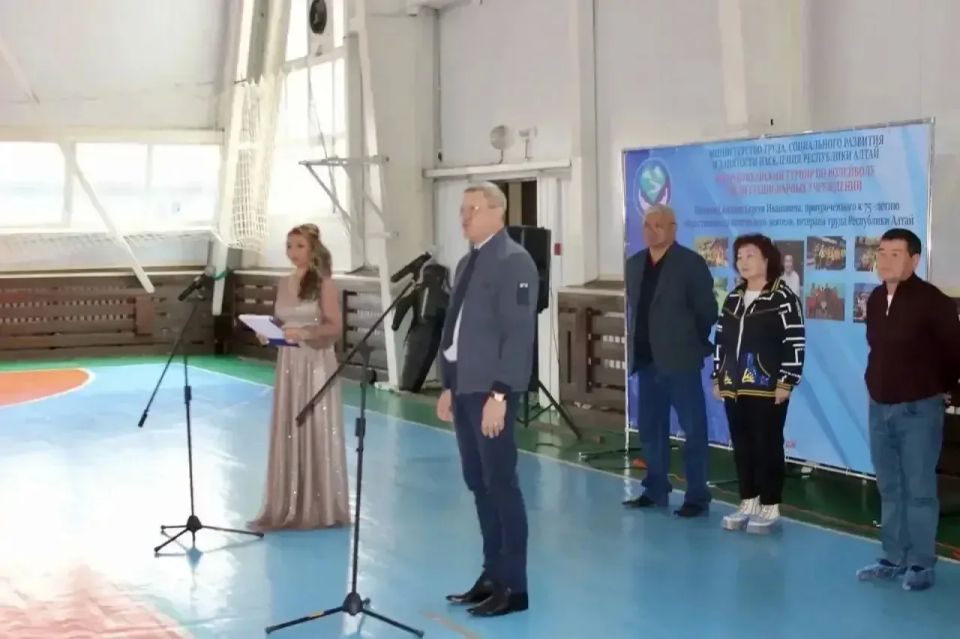 В селе Онгудай на базе спортивного зала ДЮСШ имени Н.В. Кулачева прошёл республиканский турнир по волейболу среди работников стационарных учреждений нашего Министерства В селе Онгудай на базе спортивного зала ДЮСШ имени Н.В. Кулачева прошёл республиканский турнир по волейболу среди работников стационарных учреждений нашего Министерства