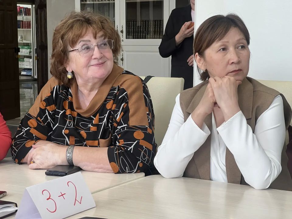 Сотрудники аппарата Госсобрания – Эл Курултай стали победителями интеллектуальной игрывикторины «Своя игра», посвящённой Дню славянской письменности и культуры Сотрудники аппарата Госсобрания – Эл Курултай стали победителями интеллектуальной игрывикторины «Своя игра», посвящённой Дню славянской письменности и культуры