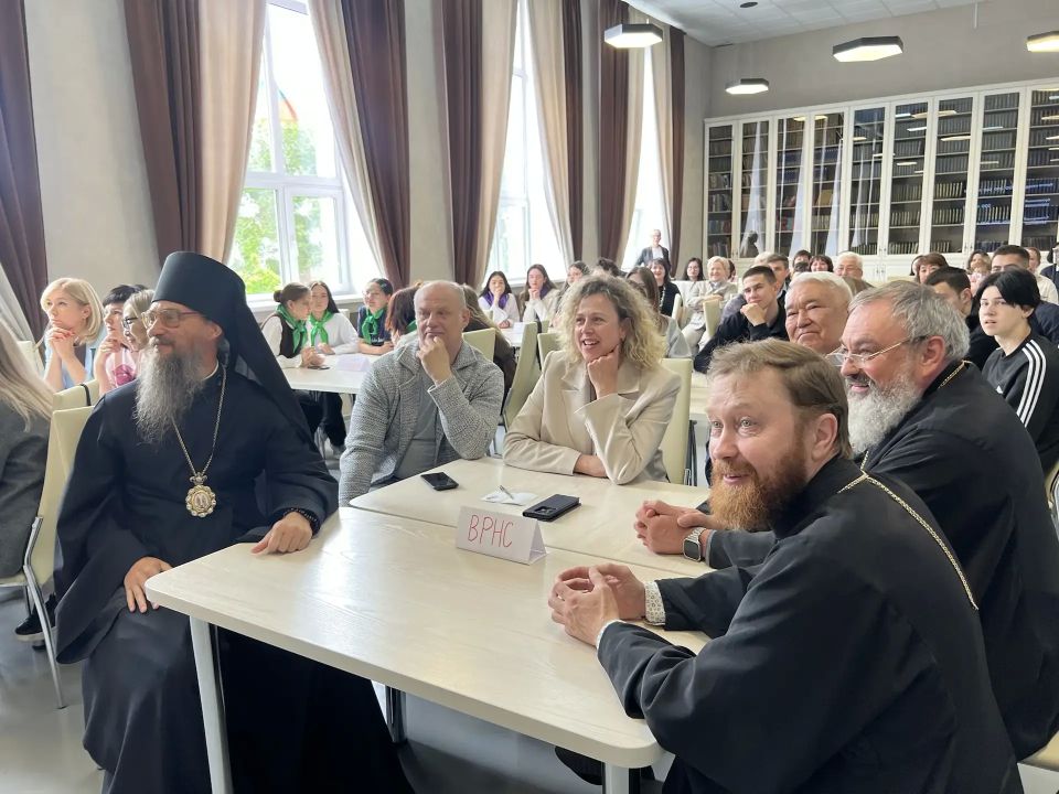 Сотрудники аппарата Госсобрания – Эл Курултай стали победителями интеллектуальной игрывикторины «Своя игра», посвящённой Дню славянской письменности и культуры Сотрудники аппарата Госсобрания – Эл Курултай стали победителями интеллектуальной игрывикторины «Своя игра», посвящённой Дню славянской письменности и культуры