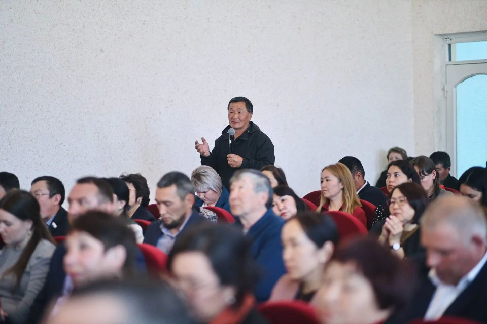 Андрей Турчак обсудил с представителями общественности Онгудайского района развитие спортивной инфраструктуры Андрей Турчак обсудил с представителями общественности Онгудайского района развитие спортивной инфраструктуры