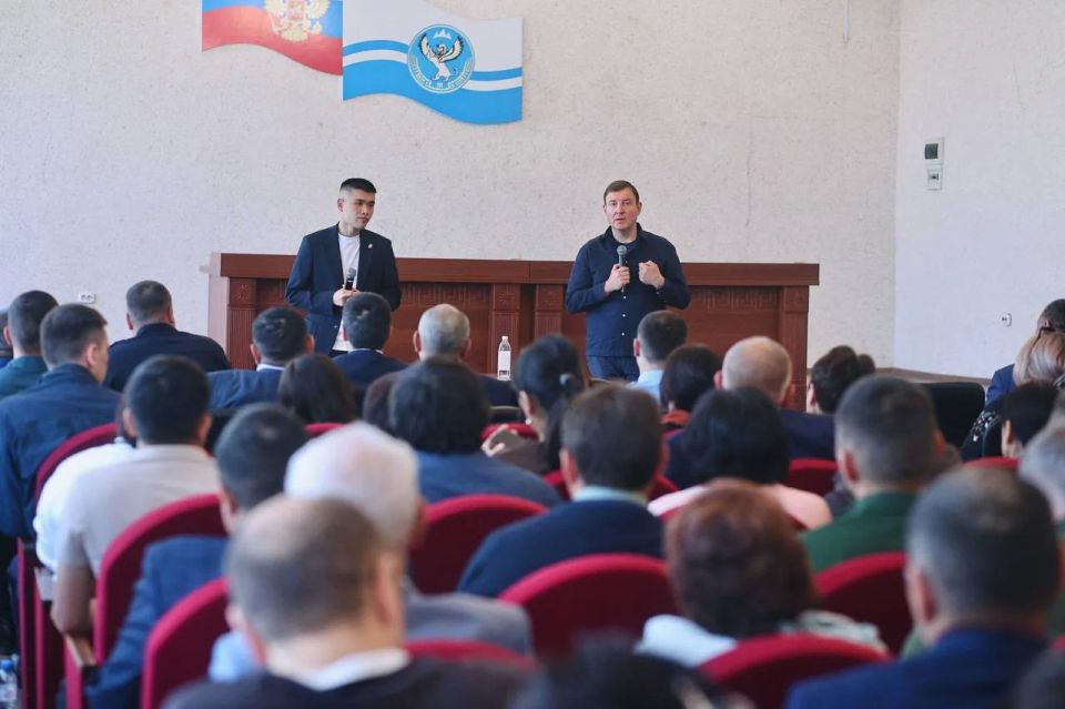 Андрей Турчак обсудил с представителями общественности Онгудайского района развитие спортивной инфраструктуры Андрей Турчак обсудил с представителями общественности Онгудайского района развитие спортивной инфраструктуры