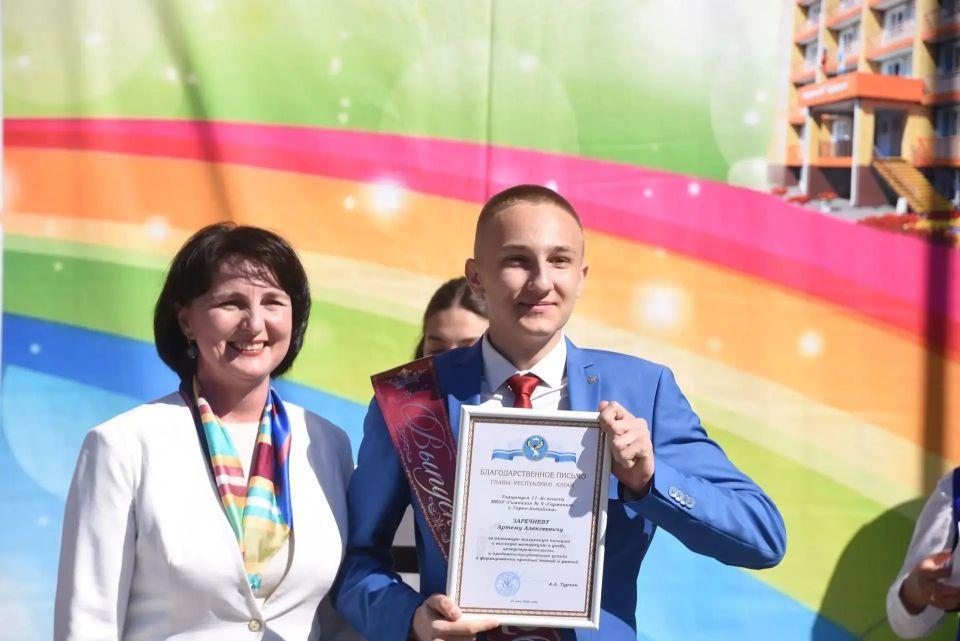 Последние звонки прозвучали сегодня в школах Горно-Алтайска Последние звонки прозвучали сегодня в школах Горно-Алтайска