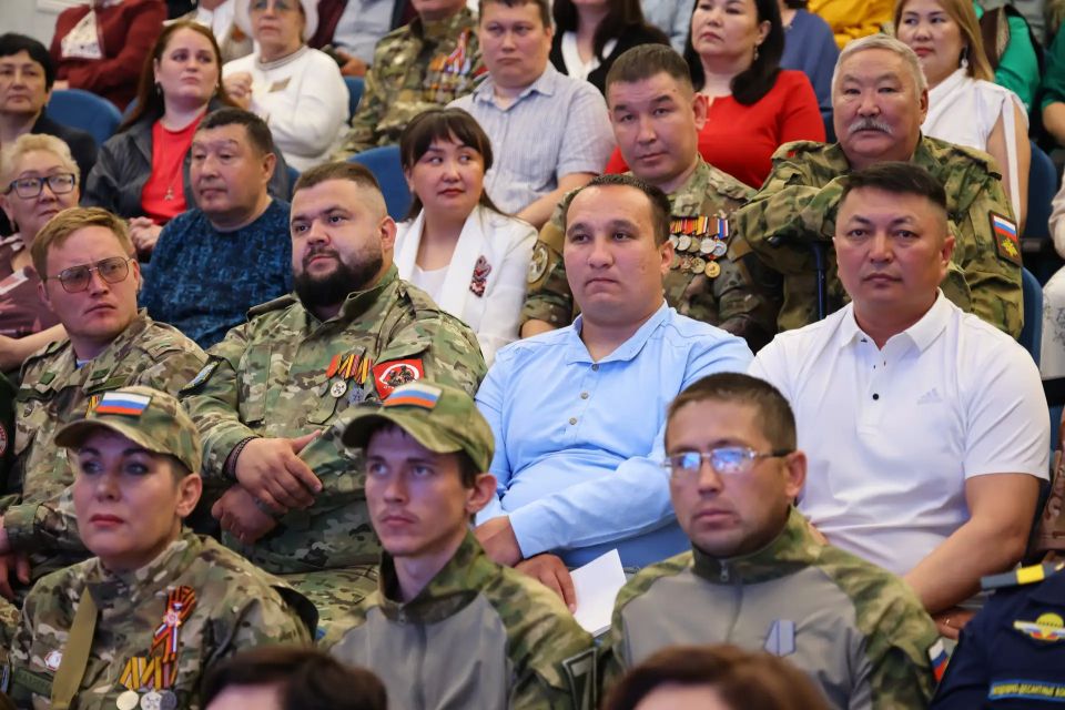 Андрей Турчак поздравил филиал Фонда «Защитники Отечества» с трёхлетием Андрей Турчак поздравил филиал Фонда «Защитники Отечества» с трёхлетием