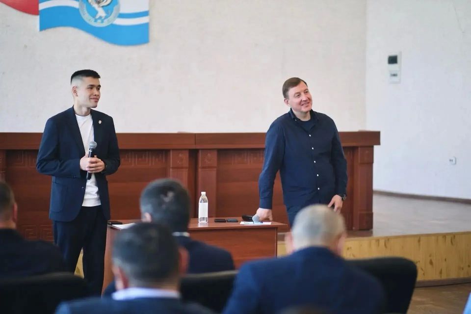 Глава Республики Алтай Андрей Турчак провел рабочую встречу в Онгудае Глава Республики Алтай Андрей Турчак провел рабочую встречу в Онгудае