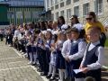 Роман Гордеев посетил родную школу и поздравил выпускников с завершением учебного года