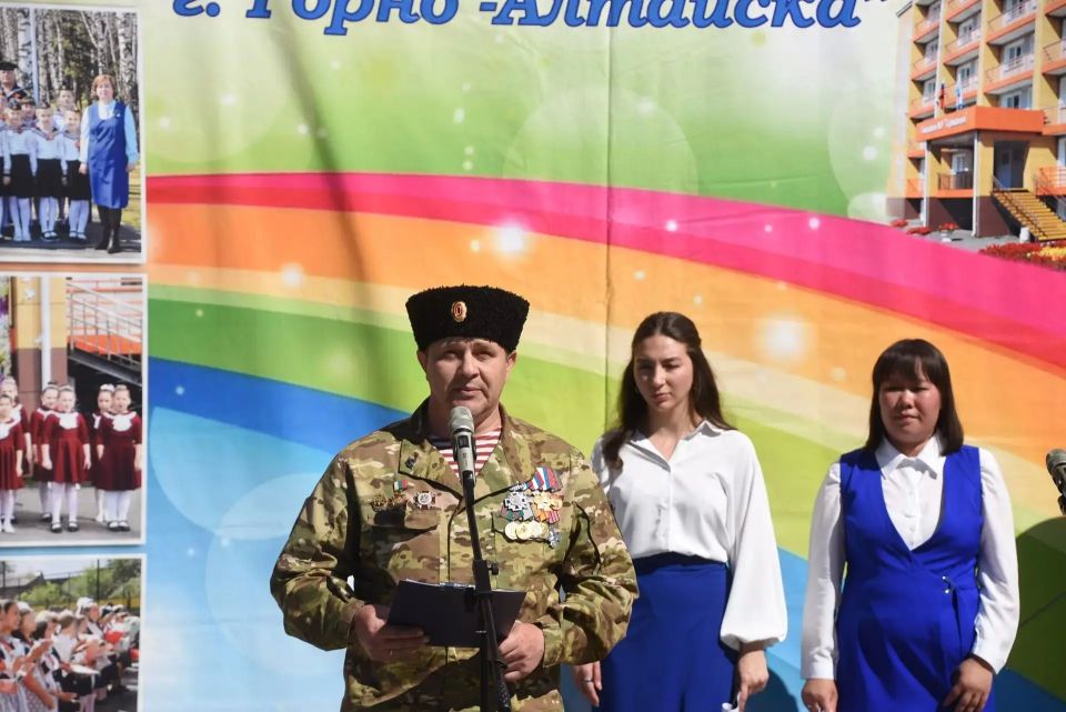 Последние звонки прозвучали сегодня в школах Горно-Алтайска Последние звонки прозвучали сегодня в школах Горно-Алтайска