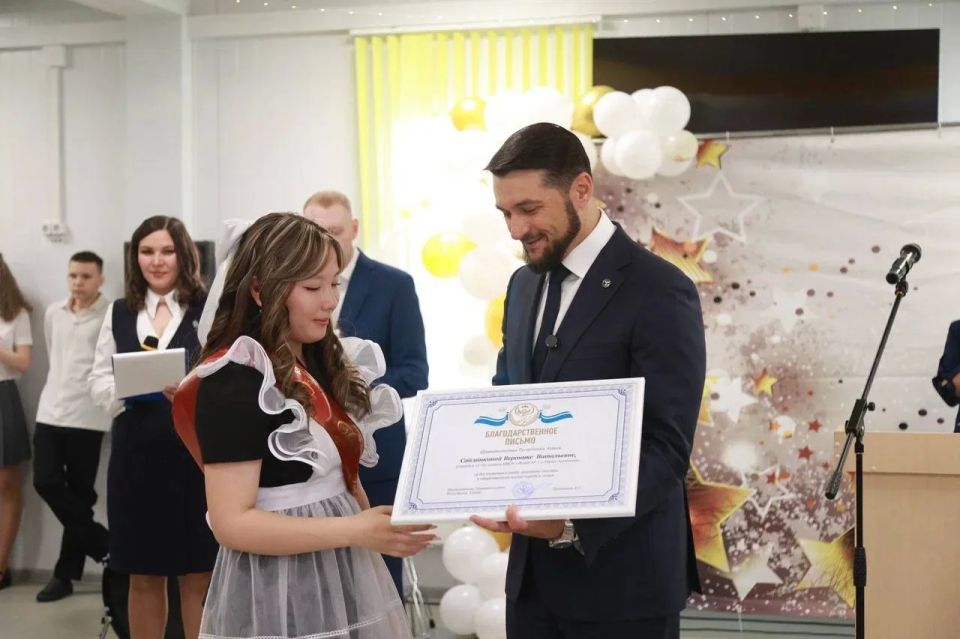 Последний звонок прозвенел для 5,5 тысячи выпускников Республики Алтай Последний звонок прозвенел для 5,5 тысячи выпускников Республики Алтай