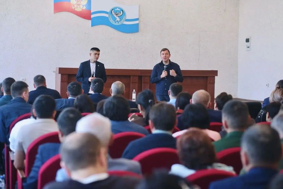 Глава Республики Алтай Андрей Турчак провел рабочую встречу в Онгудае Глава Республики Алтай Андрей Турчак провел рабочую встречу в Онгудае