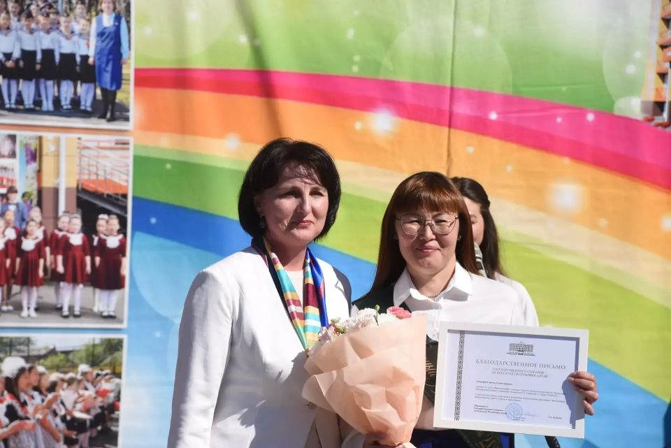 Последние звонки прозвучали сегодня в школах Горно-Алтайска Последние звонки прозвучали сегодня в школах Горно-Алтайска