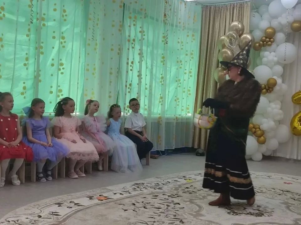 Дошколята прощаются с детским садом Последний звонок отзвенел, трогательный вальс исполнен Дошколята прощаются с детским садом Последний звонок отзвенел, трогательный вальс исполнен