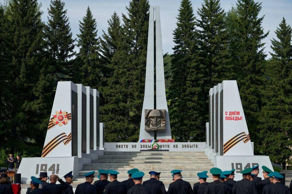 Александр Прокопьев: Сегодня свой профессиональный праздник отмечают те, кто стоит на страже государственных рубежей нашей страны Александр Прокопьев: Сегодня свой профессиональный праздник отмечают те, кто стоит на страже государственных рубежей нашей страны