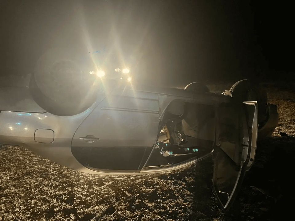 В Кош-Агачском районе в результате опрокидывания автомобиля пострадали 2 человека В Кош-Агачском районе в результате опрокидывания автомобиля пострадали 2 человека