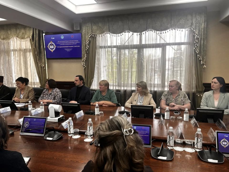 «За нравственный подвиг учителя» «За нравственный подвиг учителя»