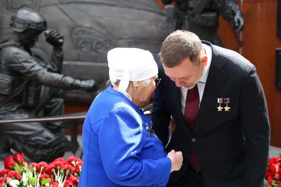 Дмитрий Саблин: Сегодня у памятника «Каскадёрам павшим и живым» у Центрального штаба «Боевого братства» почтили память наших боевых товарищей Дмитрий Саблин: Сегодня у памятника «Каскадёрам павшим и живым» у Центрального штаба «Боевого братства» почтили память наших боевых товарищей