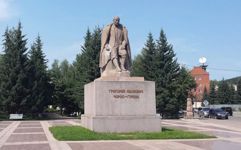 В Горно-Алтайске сквер имени Чорос-Гуркина преображают досрочно! В Горно-Алтайске сквер имени Чорос-Гуркина преображают досрочно!