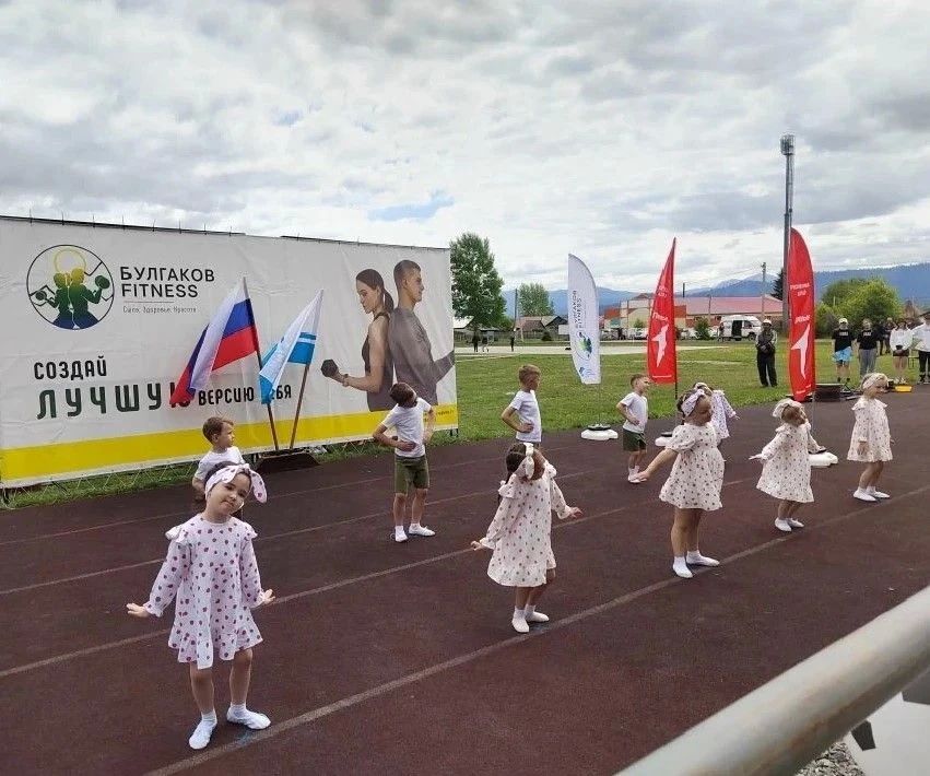 Первый фестиваль здорового образа жизни прошел в Усть-Коксе – в нем приняли участие школьники, спортсмены и жители района Первый фестиваль здорового образа жизни прошел в Усть-Коксе – в нем приняли участие школьники, спортсмены и жители района