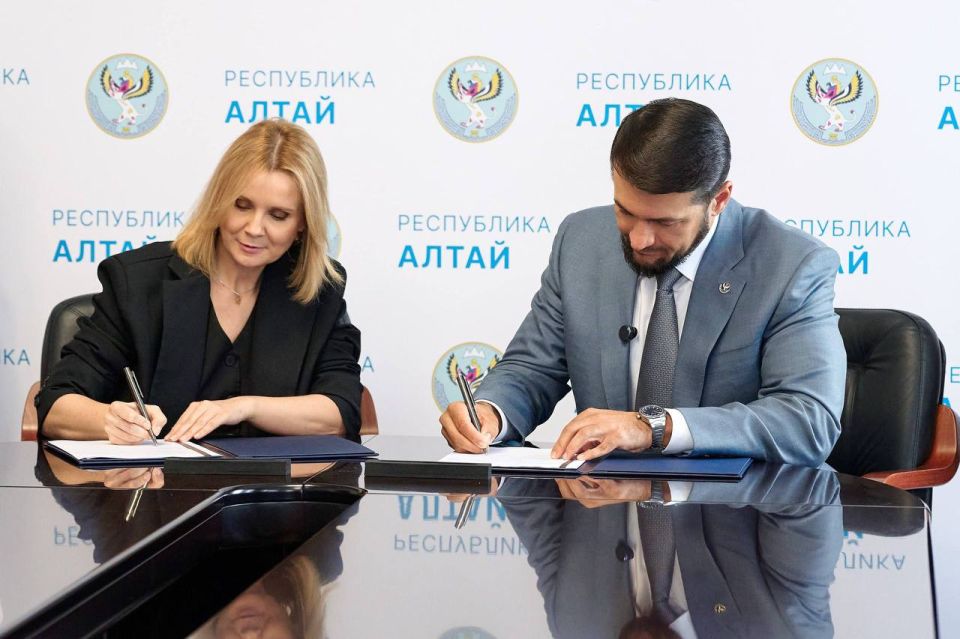 Александр Прокопьев: Подписали рамочное соглашение с Фондом поддержки и развития экологических инициатив «КОМПАС» Александр Прокопьев: Подписали рамочное соглашение с Фондом поддержки и развития экологических инициатив «КОМПАС»