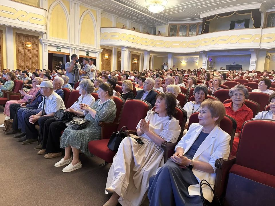 В Национальном театре чествовали лучших социальных работников В Национальном театре чествовали лучших социальных работников