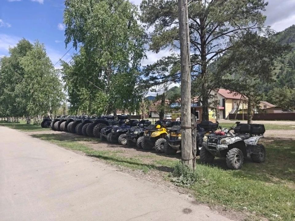 Сотрудники Минэкономразвития Республики Алтай вместе с администрацией Чемальского района провели совместный рейд по точкам проката мототехники для туристов
