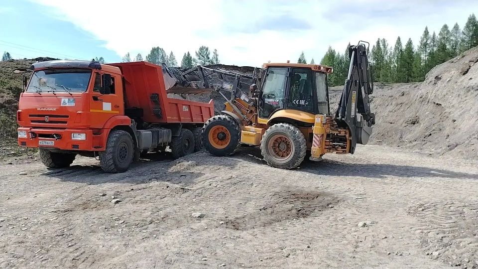 Ремонт дорог в Улаганском районе продолжается Ремонт дорог в Улаганском районе продолжается