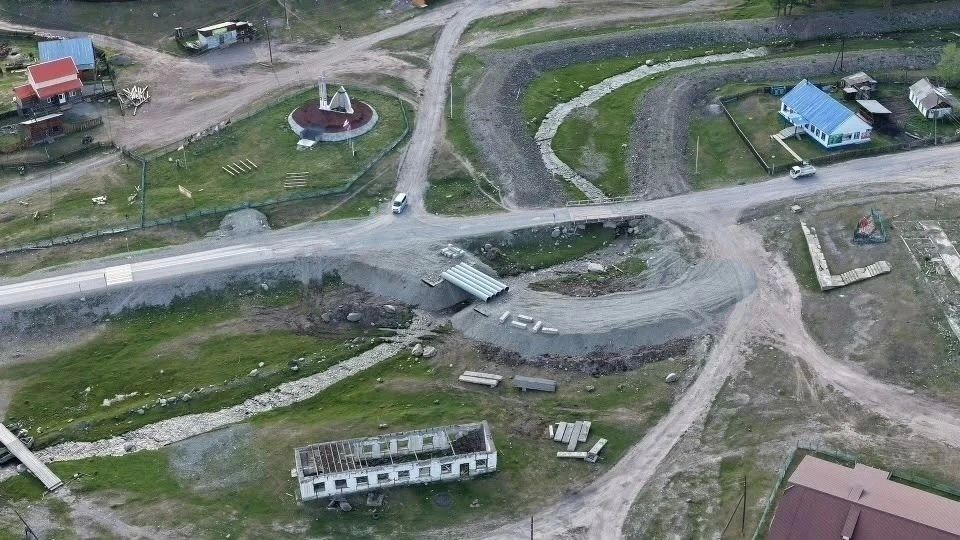Ремонт дорог в Улаганском районе продолжается Ремонт дорог в Улаганском районе продолжается