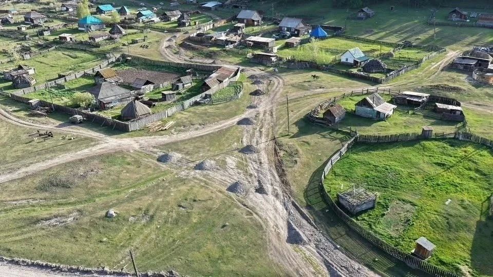 Ремонт дорог в Улаганском районе продолжается Ремонт дорог в Улаганском районе продолжается