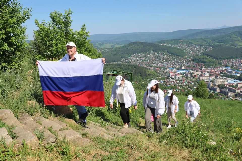 В период с 5 по 12 июня в регионах нашей страны проходит Всероссийская акция «Твой Ход - в поход!», приуроченная к празднованию Дня России В период с 5 по 12 июня в регионах нашей страны проходит Всероссийская акция «Твой Ход - в поход!», приуроченная к празднованию Дня России