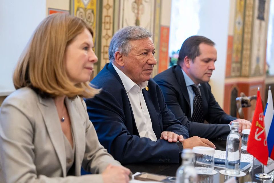 Делегация депутатов Государственного Собрания – Эл Курултай Республики Алтай в составе Германа Чепкина, Рустама Байдалакова, Радмилы Пекпеевой и Владислава Рябченко находится в Санкт-Петербурге с рабочей поездкой Делегация депутатов Государственного Собрания – Эл Курултай Республики Алтай в составе Германа Чепкина, Рустама Байдалакова, Радмилы Пекпеевой и Владислава Рябченко находится в Санкт-Петербурге с рабочей поездкой